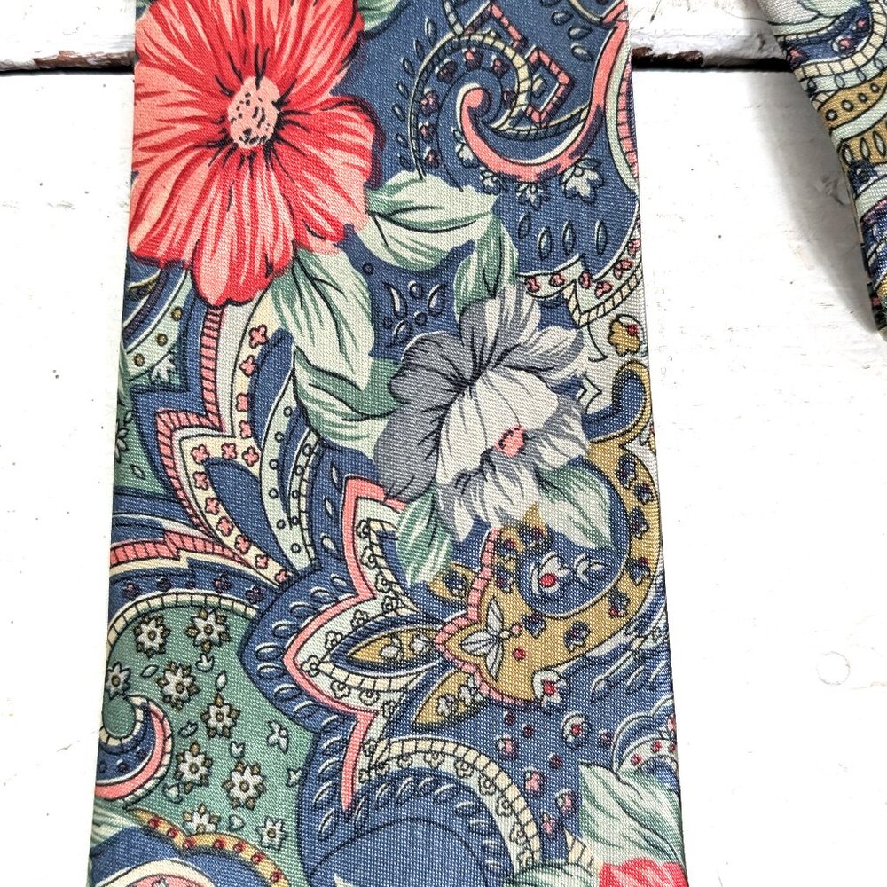 Vintage tropical floral paisley silky neck tie